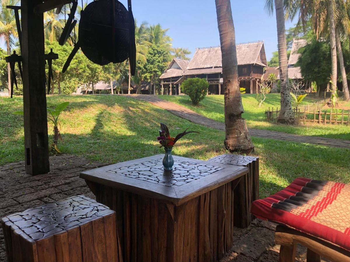 לואנג פרבאנג On The Mekong Resort מראה חיצוני תמונה